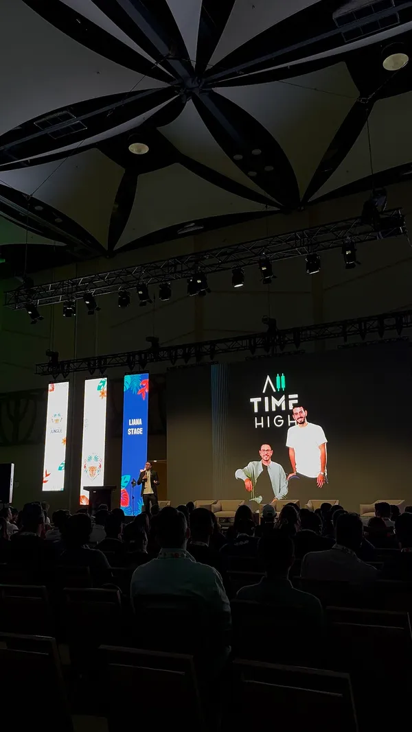 Audience view of Felipe's ATH presentation at Blockchain Jungle